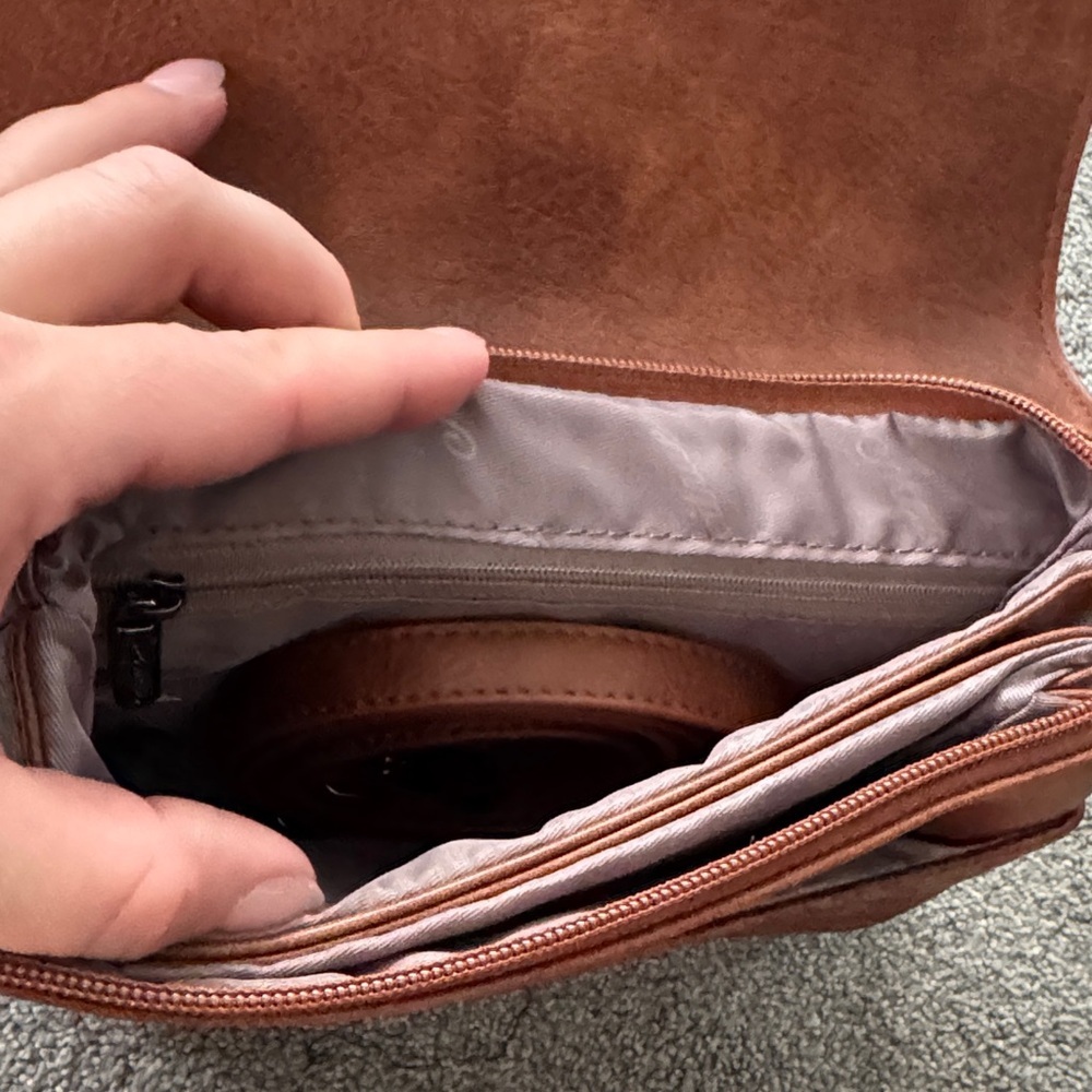 Floral Embossed Tan Crossbody Bag - Picture 6 of 8